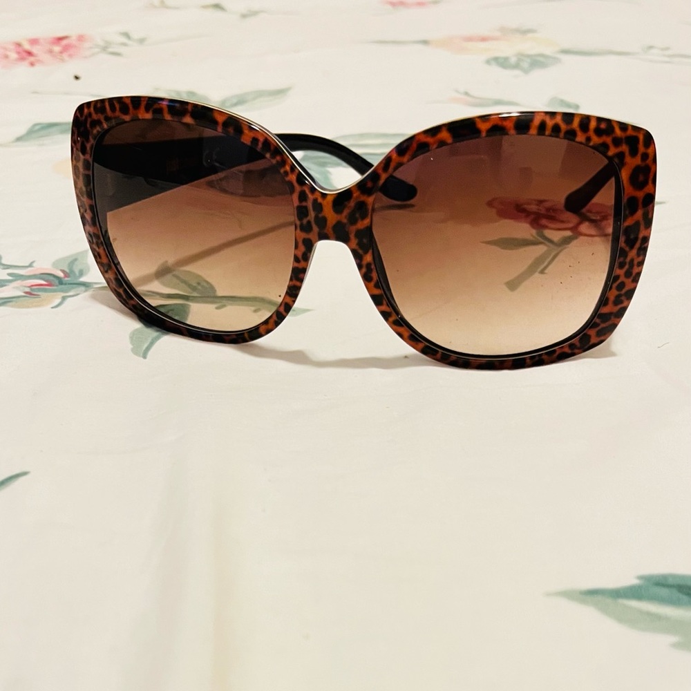Just cavalli medium size sunglasses.